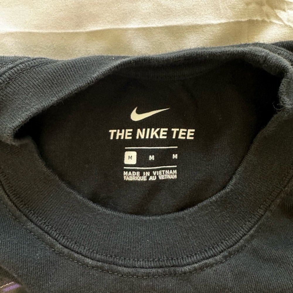 Nike graphic tee - Picture 3 of 4